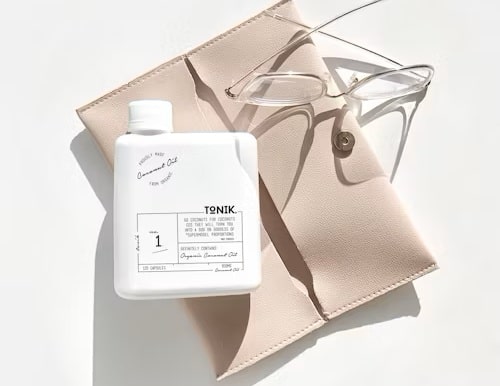 Lunettes sur leur étui soulignant le soutien expert disponible à la demande pour traiter de tout enjeu ou blocage dans vos quotidienneté.